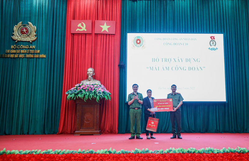 Cục Cảnh sát quản lý trại giam, cơ sở giáo dục bắt buộc, trường giáo dưỡng tôn vinh “người lao động giỏi” -0