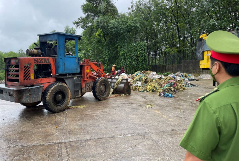 Phát hiện Công ty chế biến cao su đổ chất thải ra môi trường gây ô nhiễm -0