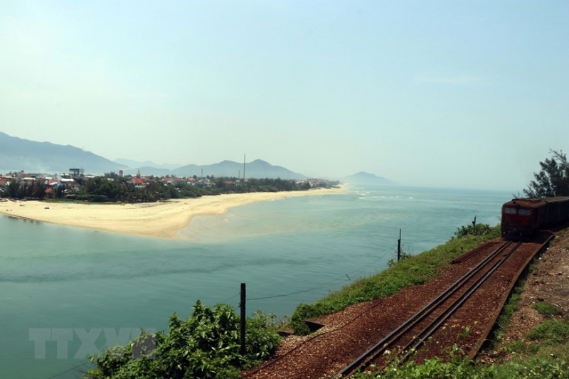 Lang Co - One of the world's most beautiful bays  -1