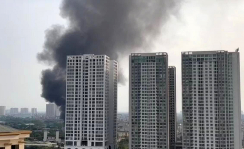 Nhanh chóng dập tắt đám cháy từ việc đốt phế liệu  -0