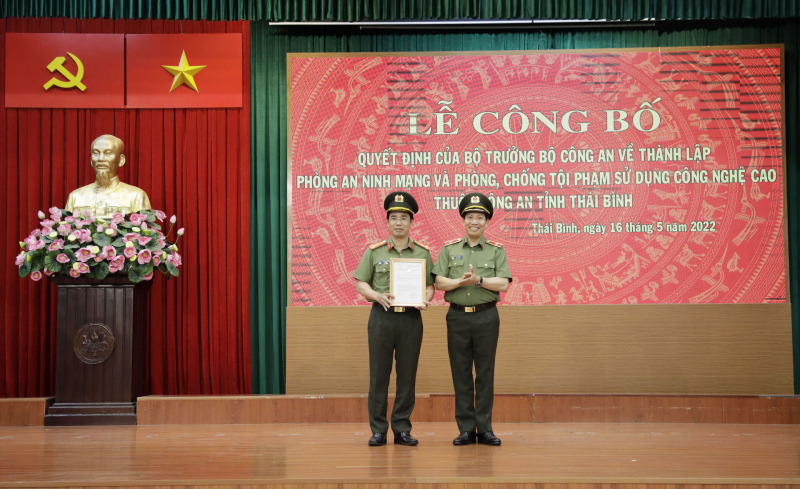 Deputy Minister Le Van Tuyen visits Thai Binh Provincial Police Department -0