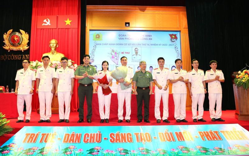 Tuổi trẻ Văn phòng Bộ Công an huy động hơn 2 tỷ tình nguyện 