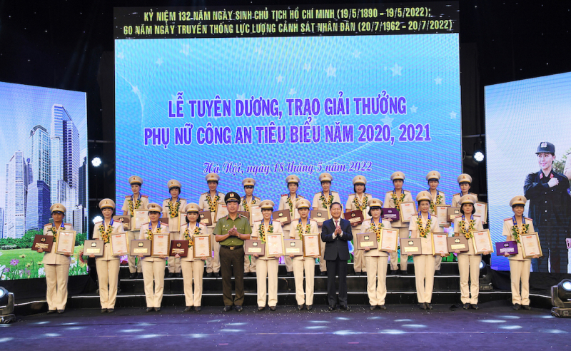 Tuyên dương phụ nữ Công an tiêu biểu -0
