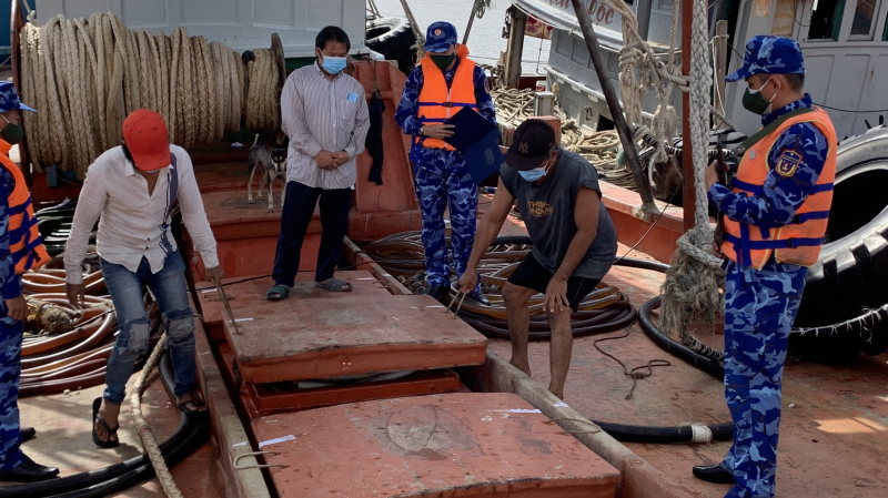Bắt giữ 4 tàu chở số lượng 