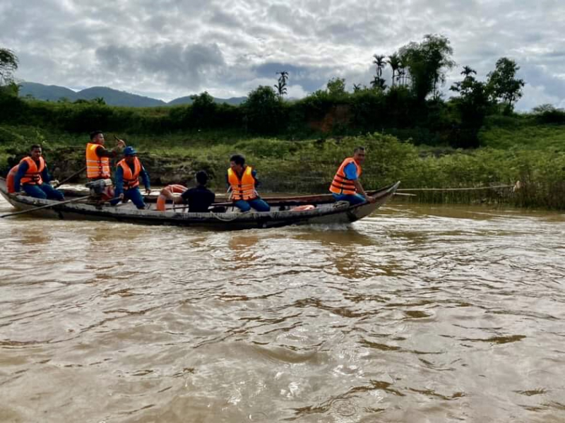 Quảng Ngãi: Trắng đêm tìm thi thể cháu bé đuối nước trên sông Trà Khúc -0