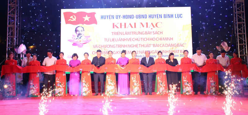 Biểu diễn nghệ thuật và triển lãm sách, tư liệu ảnh về Chủ tịch Hồ Chí Minh tại Khu lưu niệm Cát Tường -0