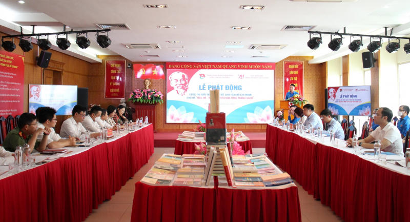 Phát động thi giới thiệu sách về Bác Hồ và ra mắt tủ sách “Thanh niên học và làm theo lời Bác” -0