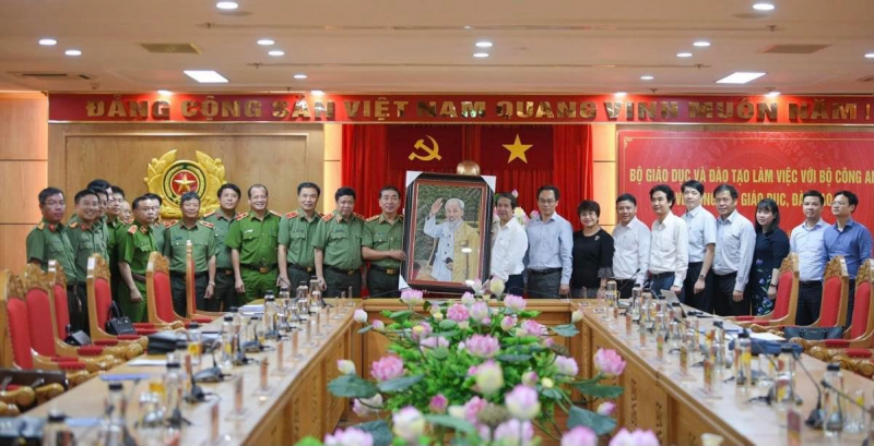 Bộ Giáo dục và Đào tạo làm việc với Bộ Công an về công tác giáo dục đào tạo -0