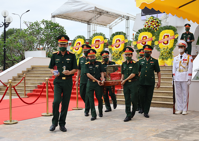  An táng 17 hài cốt liệt sỹ hy sinh trên nước bạn Lào -0