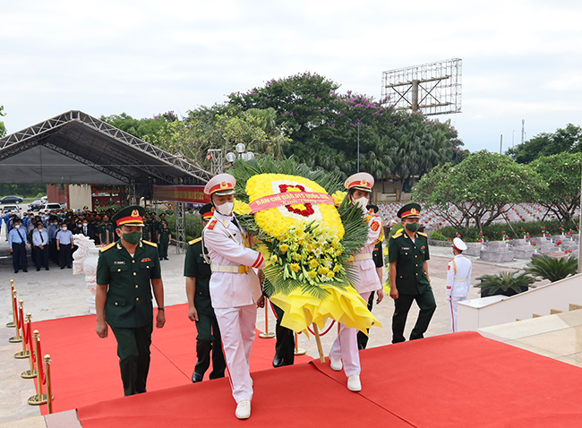  An táng 17 hài cốt liệt sỹ hy sinh trên nước bạn Lào -0