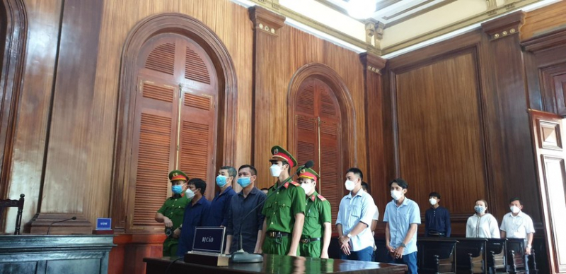 Bán logo xe, nhóm người bảo kê, đưa và mội giờ hối lộ lãnh án -0