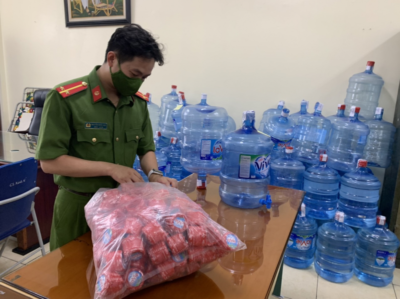  Cặp vợ chồng sản xuất, kinh doanh nước uống đóng bình giả nhãn hiệu Lavie  -0