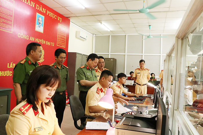 Ngày đầu thực hiện công tác đăng ký xe tại Công an cấp huyện, xã ở nhiều địa phương -0