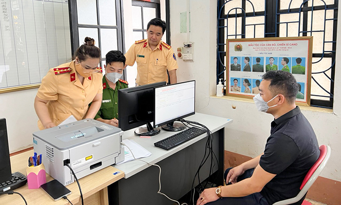 Nhân dân phấn khởi khi được cấp biển số xe ở xã, huyện -0