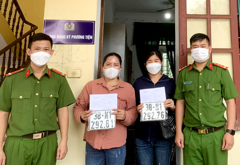 Nhân dân phấn khởi khi được cấp biển số xe ở xã, huyện -0