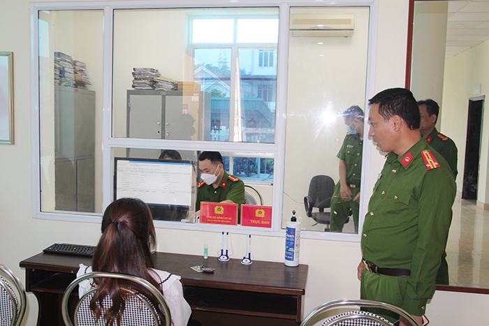 Ngày đầu thực hiện công tác đăng ký xe tại Công an cấp huyện, xã ở nhiều địa phương -0