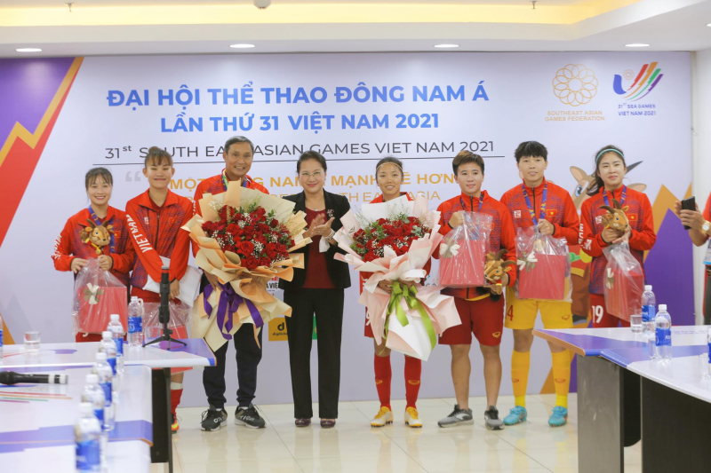 Lập hat-trick huy chương vàng, tuyển nữ Việt Nam được thưởng nóng -0
