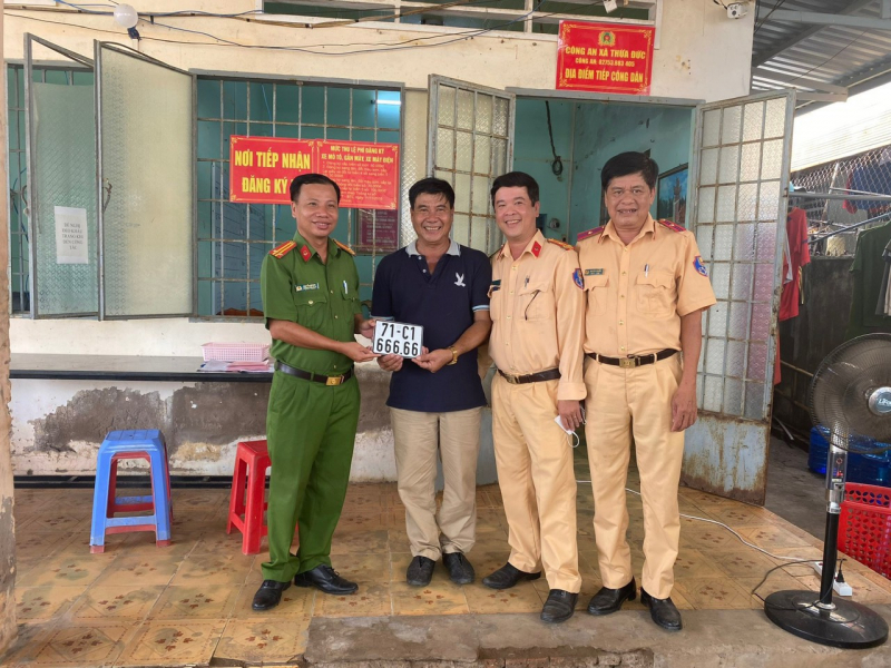 Người dân bấm được biển đẹp 