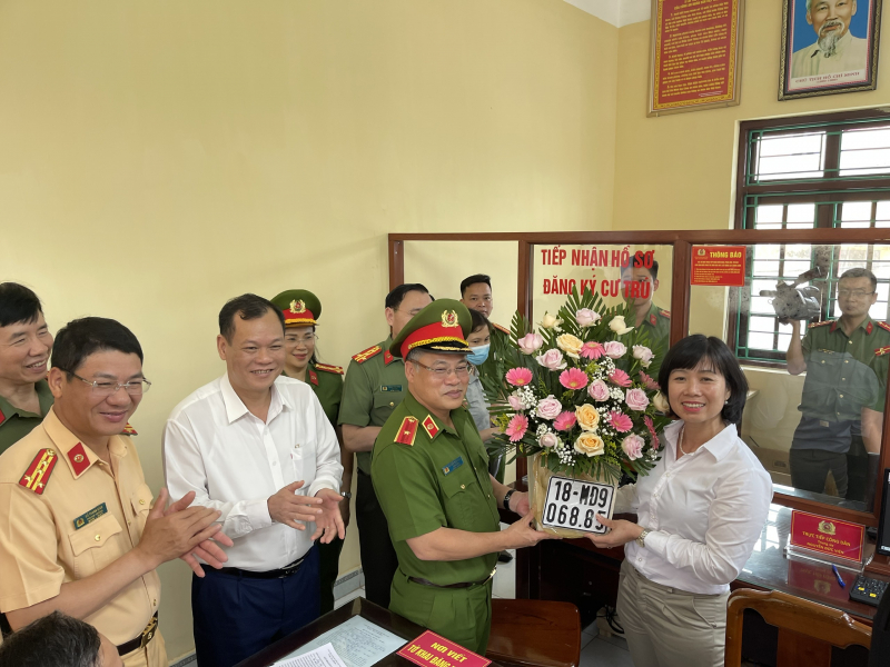 Người dân bấm được biển đẹp 