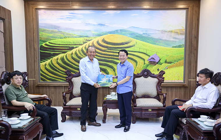 Trao yêu thương đến với học sinh, người dân nghèo vùng cao Yên Bái -0