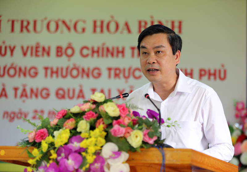 Trao yêu thương đến với học sinh, người dân nghèo nơi rẻo cao Yên Bái -0