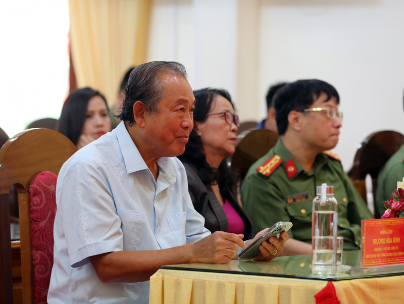 Trao yêu thương đến với học sinh, người dân nghèo nơi rẻo cao Yên Bái -0