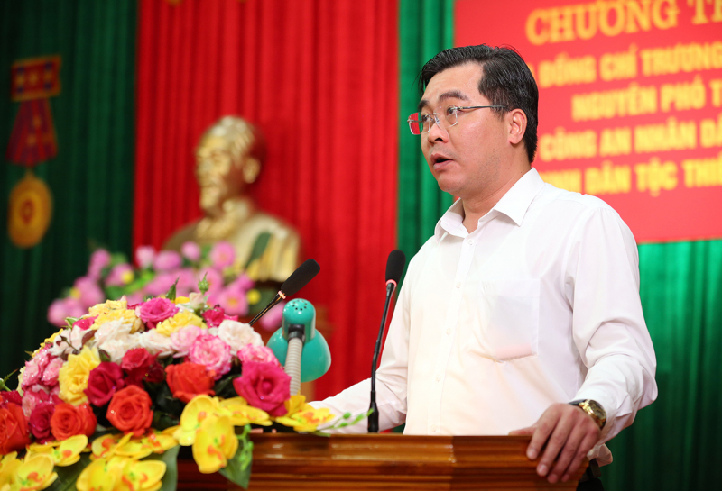 Trao yêu thương đến với học sinh, người dân nghèo nơi rẻo cao Yên Bái -0