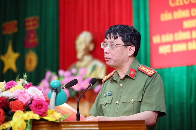 Trao yêu thương đến với học sinh, người dân nghèo nơi rẻo cao Yên Bái -0