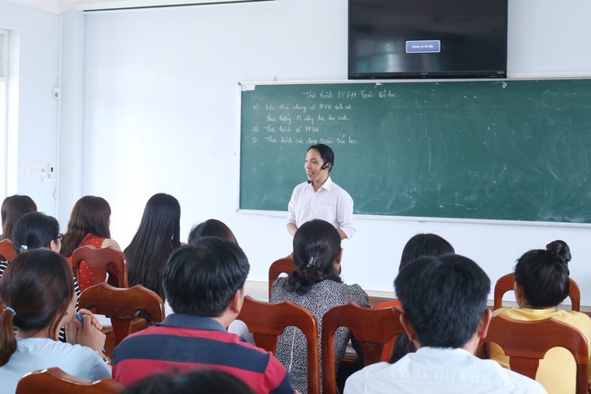 Bỏ quy định giáo viên phải có chứng chỉ bồi dưỡng tiêu chuẩn chức danh nghề nghiệp theo hạng -0