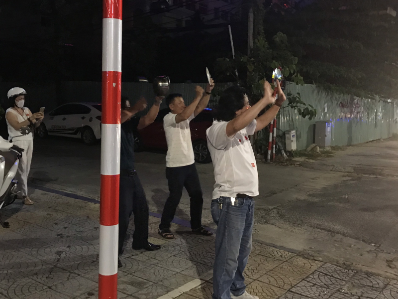 Hàng nghìn người dân Đà Nẵng đổ ra đường mừng chiến thắng của U23 Việt Nam -2