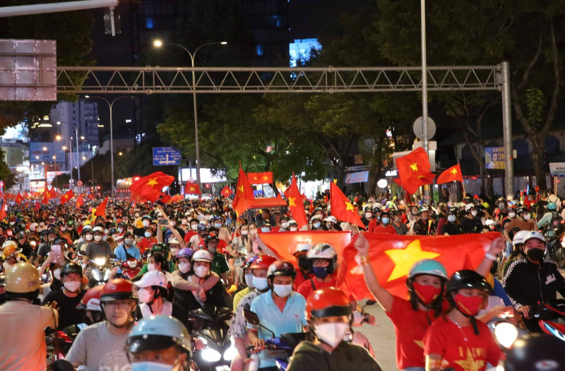Người dân cả nước xuống đường ăn mừng U23 Việt Nam giành Huy chương vàng -0