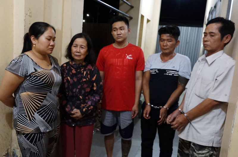 Bắt nhóm đối tượng dàn cảnh để cướp giật tài sản tại hội chợ -0