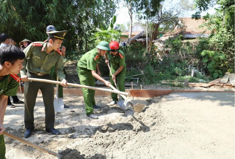 Công an Hà Tĩnh đồng hành xây dựng nông thôn mới -0
