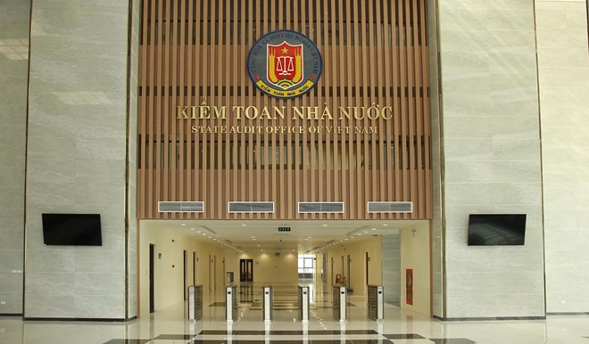 Nợ công bình quân đầu người có xu hướng tăng qua các năm -0