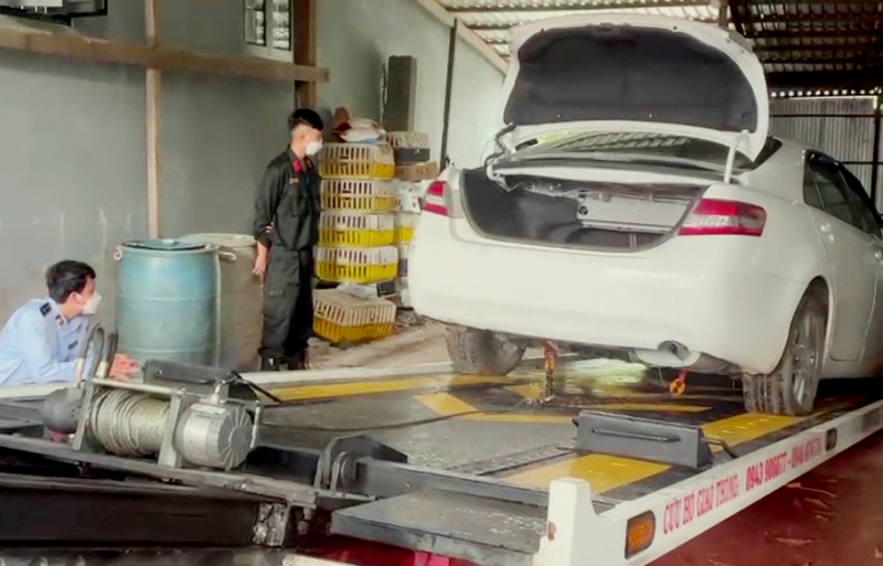 Liên tiếp phát hiện xe ô tô BKS nước ngoài nghi vấn nhập lậu -1