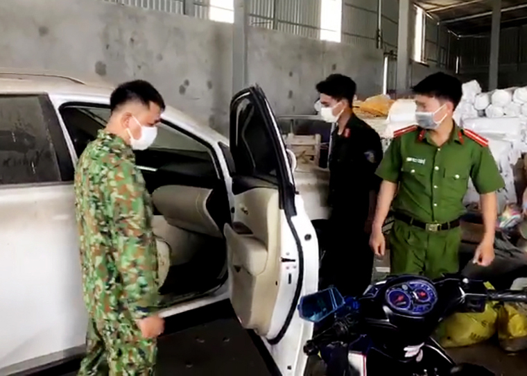 Liên tiếp phát hiện xe ô tô BKS nước ngoài nghi vấn nhập lậu -0