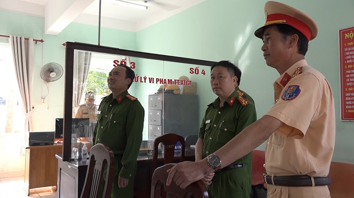 Chấm dứt cảnh người dân đi 200km để đăng ký xe ôtô -0