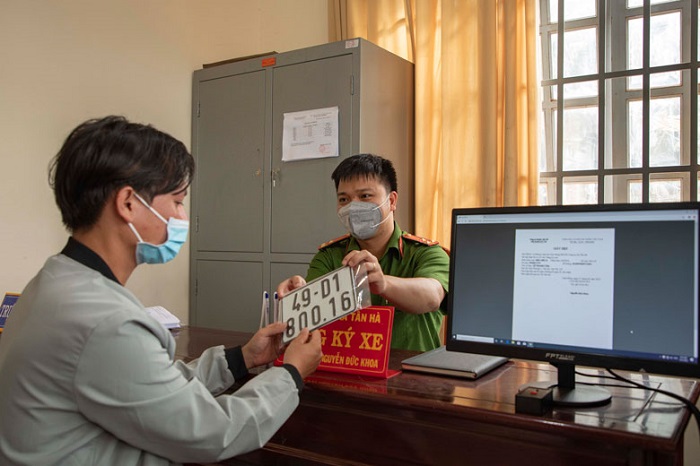 Chấm dứt cảnh người dân đi 200km để đăng ký xe ôtô -0