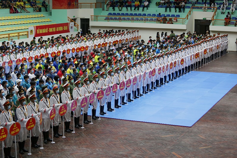 Hội thao kỷ niệm 60 năm Ngày truyền thống lực lượng CSND -0