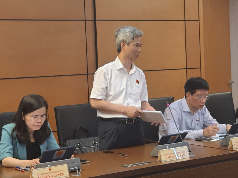 Cần kiểm soát chặt chẽ giá xăng dầu, giá vàng -0