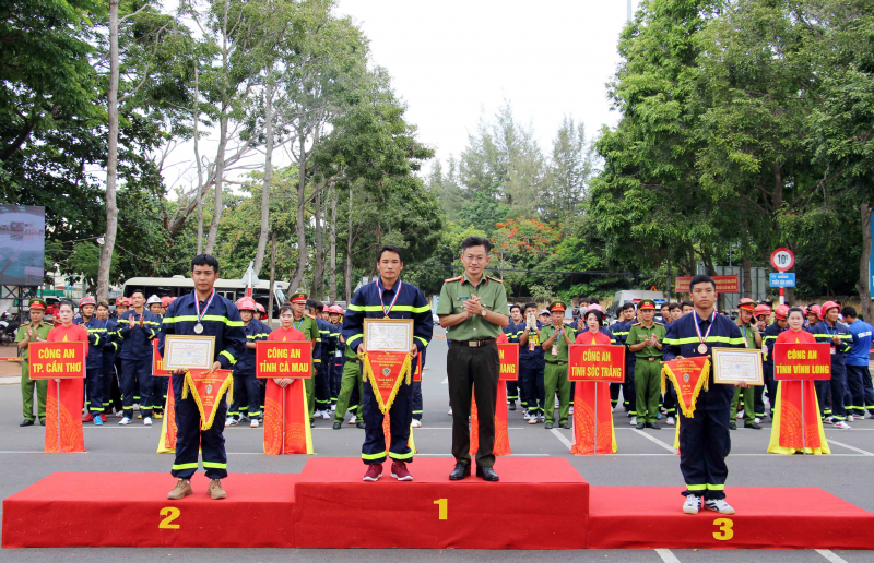 Công an TP Cần Thơ đoạt giải Nhất tại Hội thi thể thao nghiệp vụ CNCH – Cụm thi số 8 -1