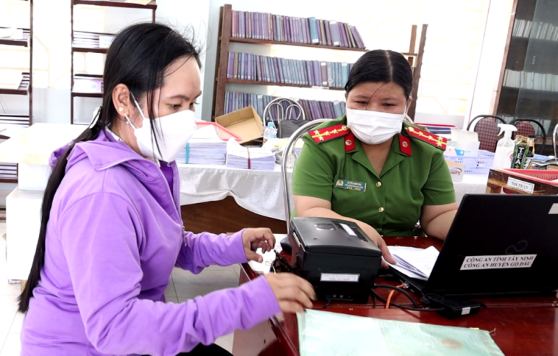 Nữ Phó trưởng Công an thị trấn với kinh nghiệm hóa giải mâu thuẫn -0