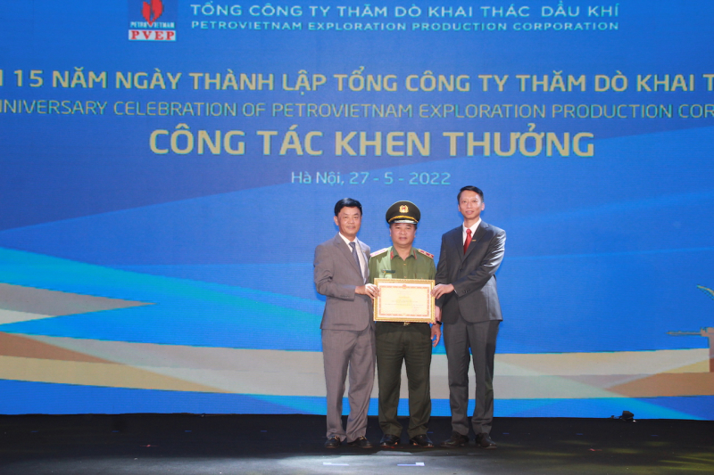 Bộ Công an tặng Bằng khen cho Tổng công ty thăm dò, khai thác dầu khí  -0