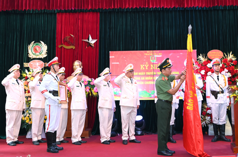 Thanh tra Bộ Công an đón nhận Huân chương Bảo vệ Tổ quốc hạng Nhì -0