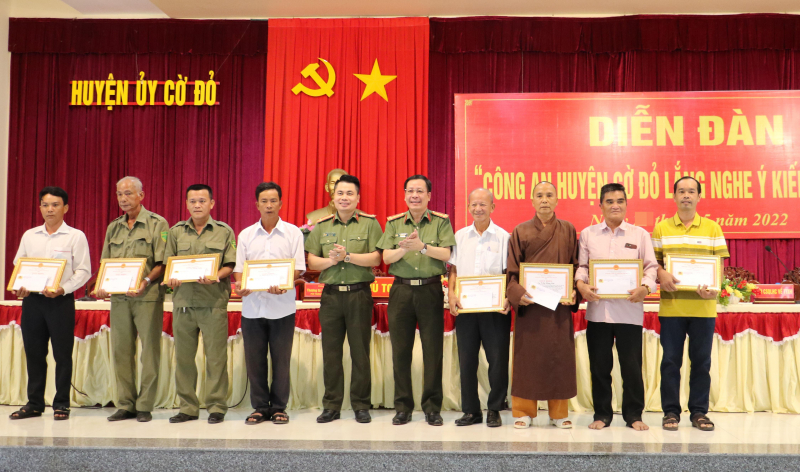 Lắng nghe ý kiến nhân dân để phục vụ tốt hơn  -0