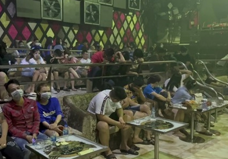 63 “dân bay” dương tính với ma túy trong bar Paradise -0