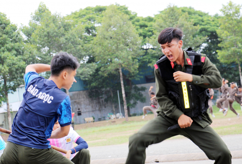 Mãn nhãn với báo cáo kết quả huấn luyện trên thao trường của Chiến sĩ mới -0