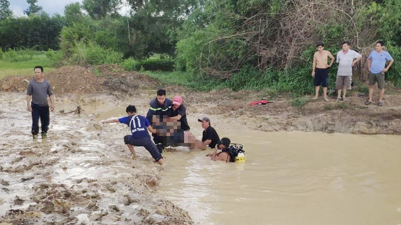 Ba học sinh đuối nước thương tâm do tắm ao -0