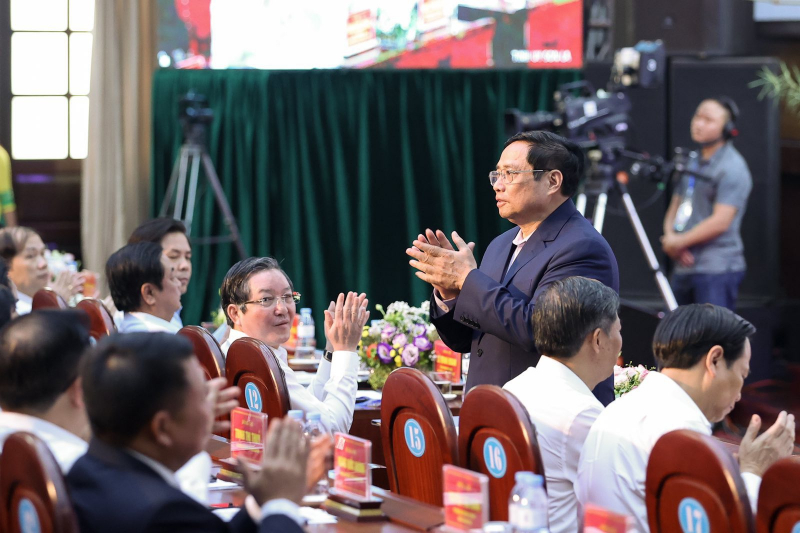 Thủ tướng Chính phủ đang đối thoại với nông dân Việt Nam -0