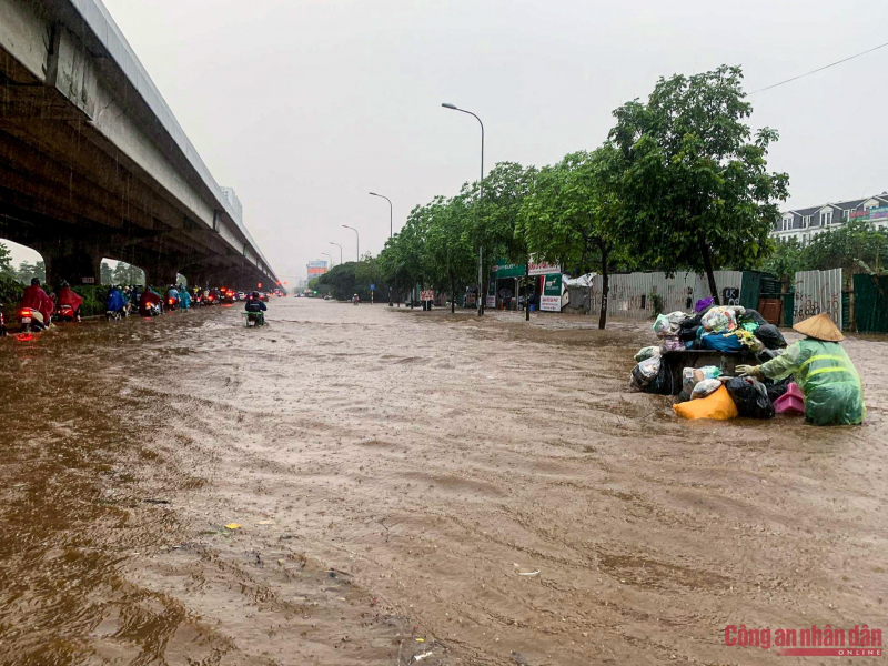 Mưa to lịch sử 40 năm ở Hà Nội còn tiếp diễn bao lâu? -0